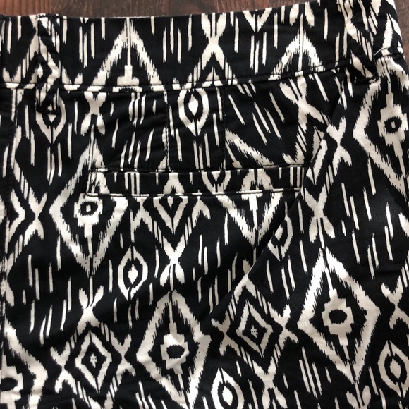 Old Navy Black and White Printed Chino Shorts - Picture 7 of 9